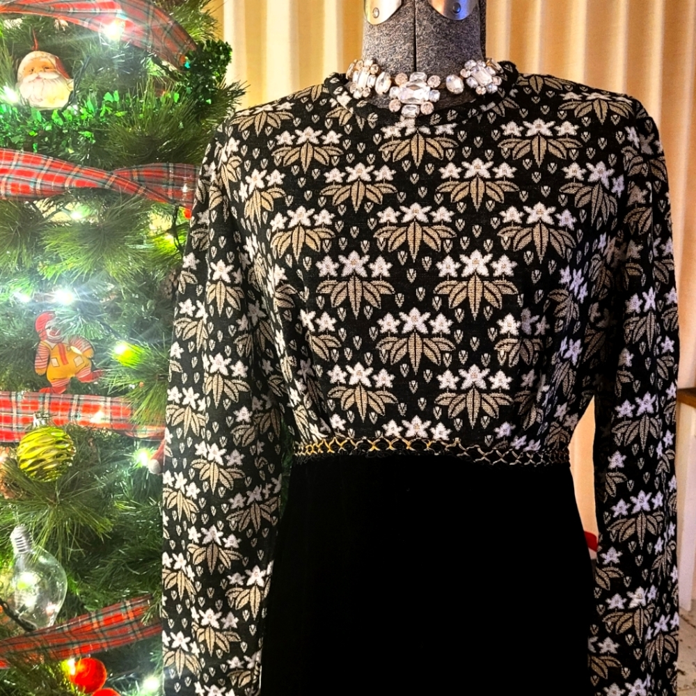 Gorgeous Bernie Bee New York Gown, size 6.